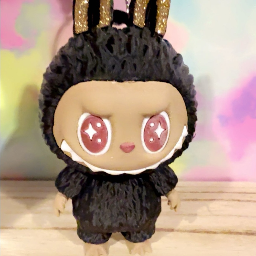 Adorable Black and Gold Key Holder